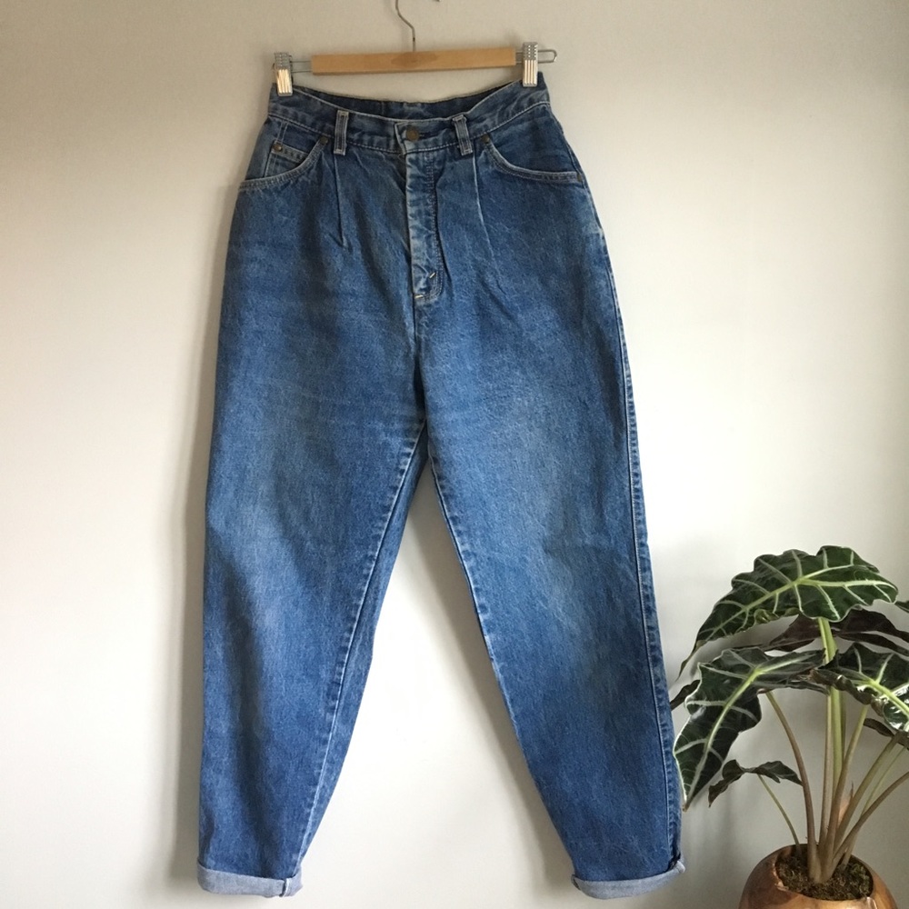 Vintage Levi’s High Waisted Tapered Mom Jeans 573